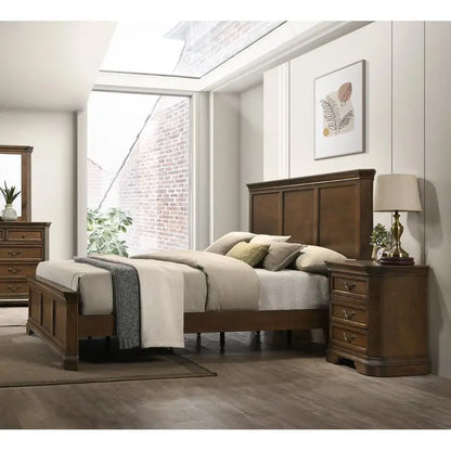 3 Piece Queen Wooden Bedroom Set with 2 Nightstands